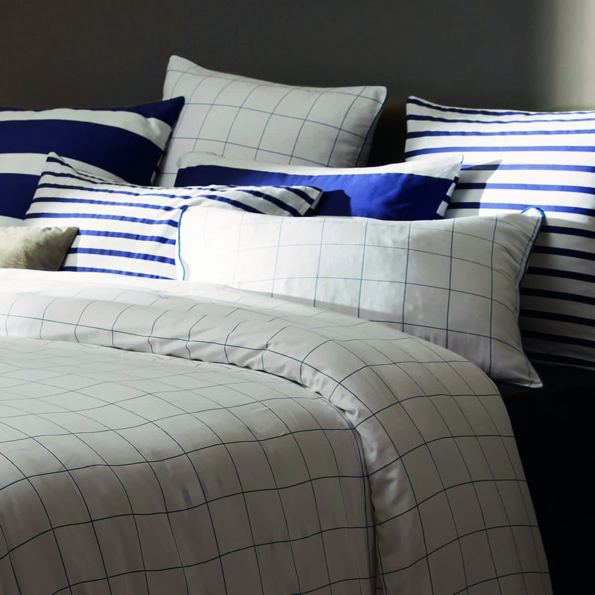 Taie de traversin satin de coton - Simples carreaux Blanc / Blue - 43 x 210 cm – Image 3