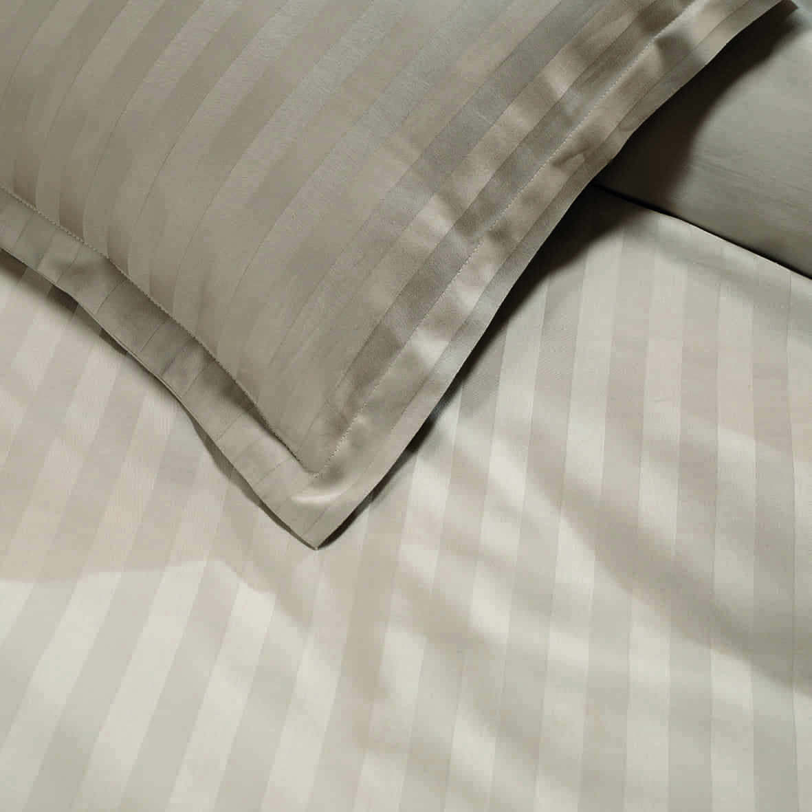 Housse de couette + taie d'oreiller satin de coton rayure tissé dobby - Taupe 01 - 135 x 200 cm + 80 x 80 cm – Image 2