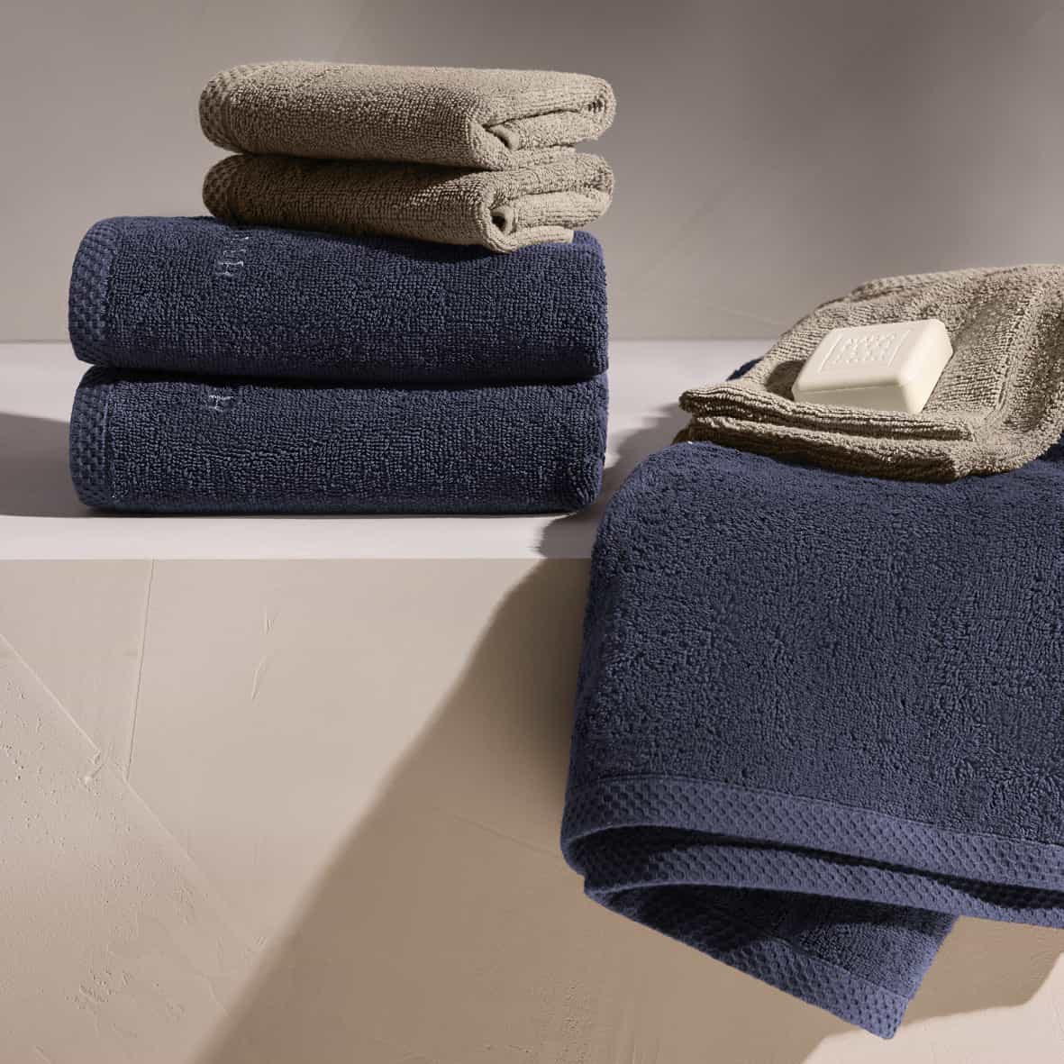 Serviette + drap de bain coton peigné LT - Oasis Bleu foncé - 2 x (50 x 100 cm) + 2 x (70 x 140 cm) – Image 3