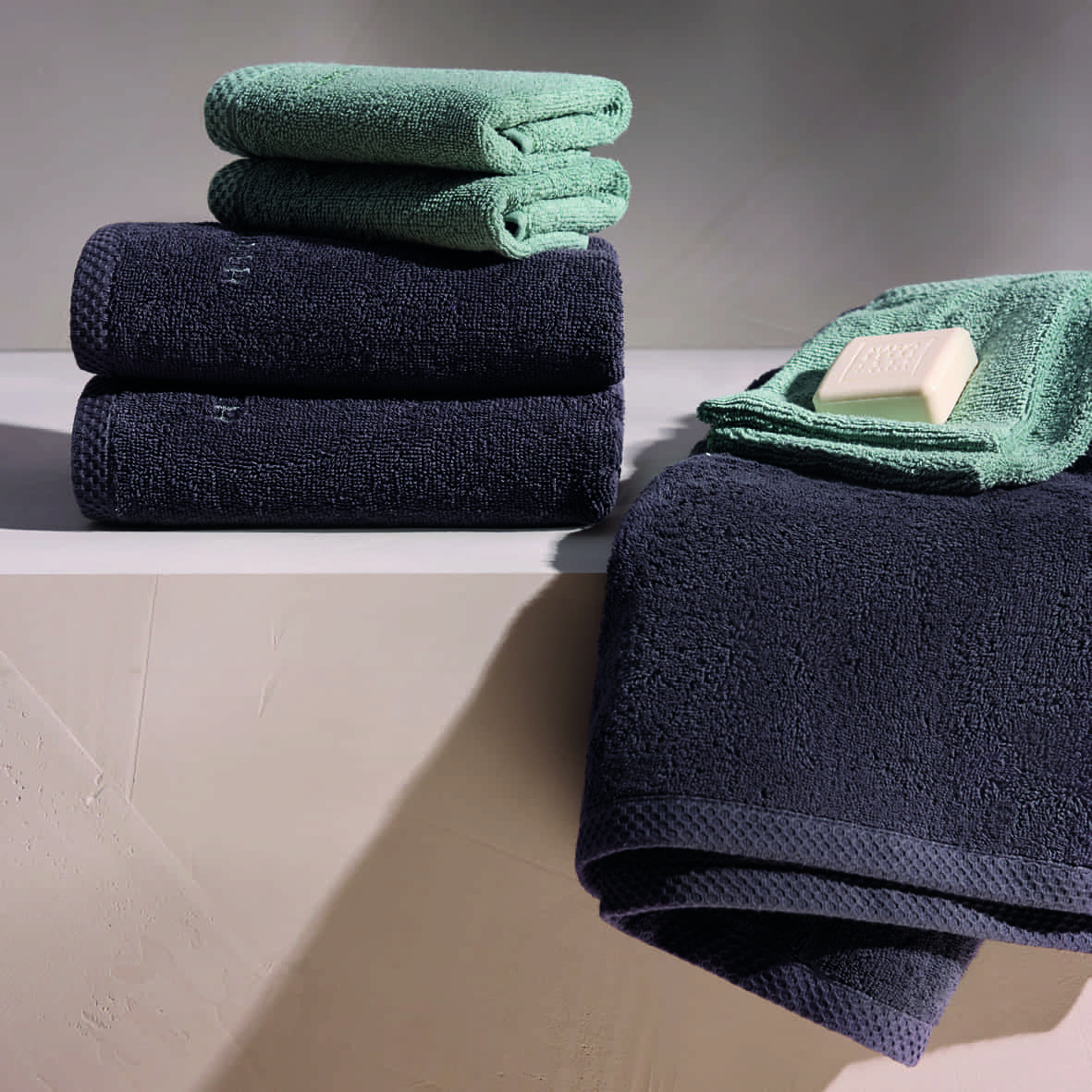 Ensemble complet de linge de bain coton peigné LT - Oasis Vert bouteille - 50 x 100 cm + 70 x 140 cm + 2 x (30 x 30 cm) + 50 x 70 cm – Image 3