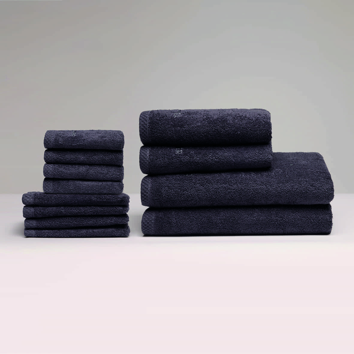 Ensemble complet de linge de bain coton peigné LT - Oasis Gris foncé - 2 x (50 x 100 cm) + 2 x (70 x 140 cm) + 4 x (15 x 21 cm) + 4 x (30 x 30 cm)